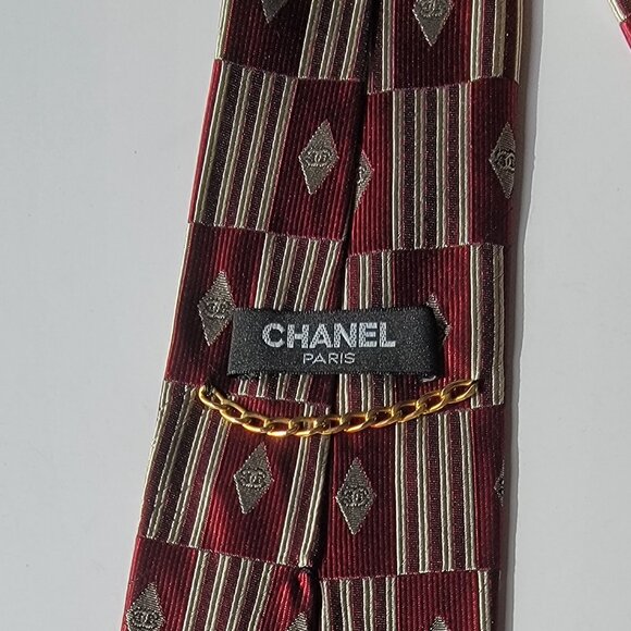 CHANEL Men's Vintage Tie 100% Silk Made in Italy burgundy pattern with CCs - Picture 2 of 5